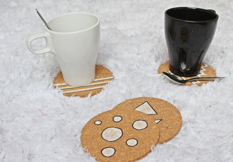 {DIY} Korkuntersetzer mit schwarz-weißen Akzenten - BANANENMARMELADE