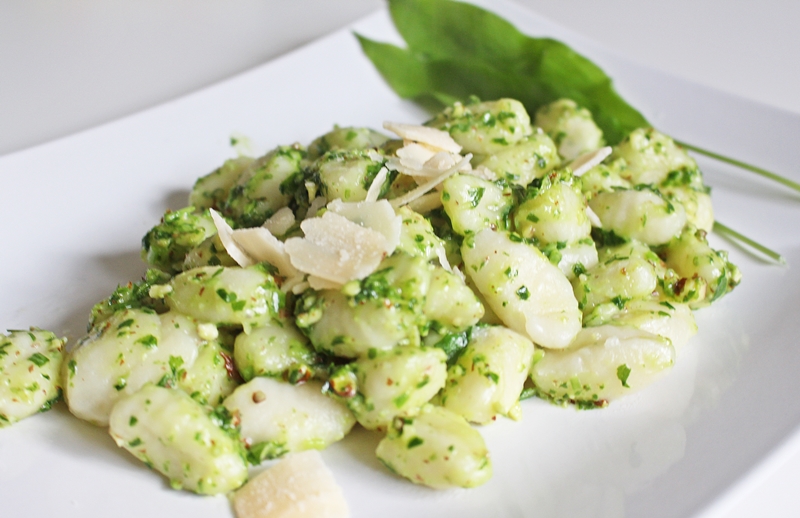 Bärlauch-pesto mit Mandeln