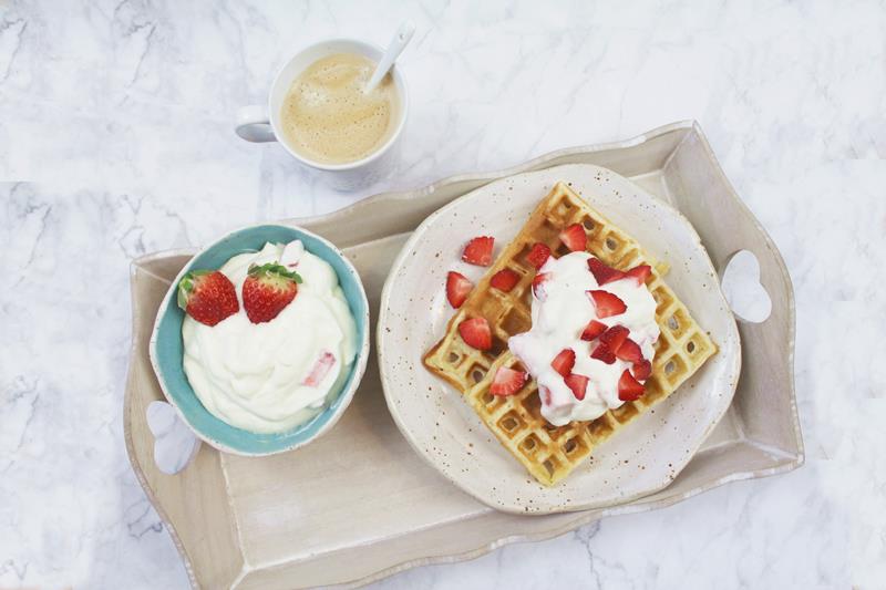 Buttermilchwaffeln mit Erdbeer-Sahne