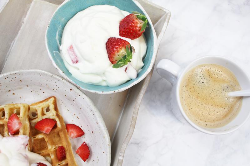 Buttermilchwaffeln mit Erdbeer-Sahne